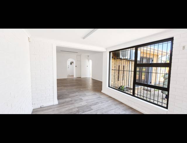 372M² OFFICE TO LET IN TABLE VIEW